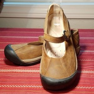 KEEN brown tan Mary Jane buckle shoe